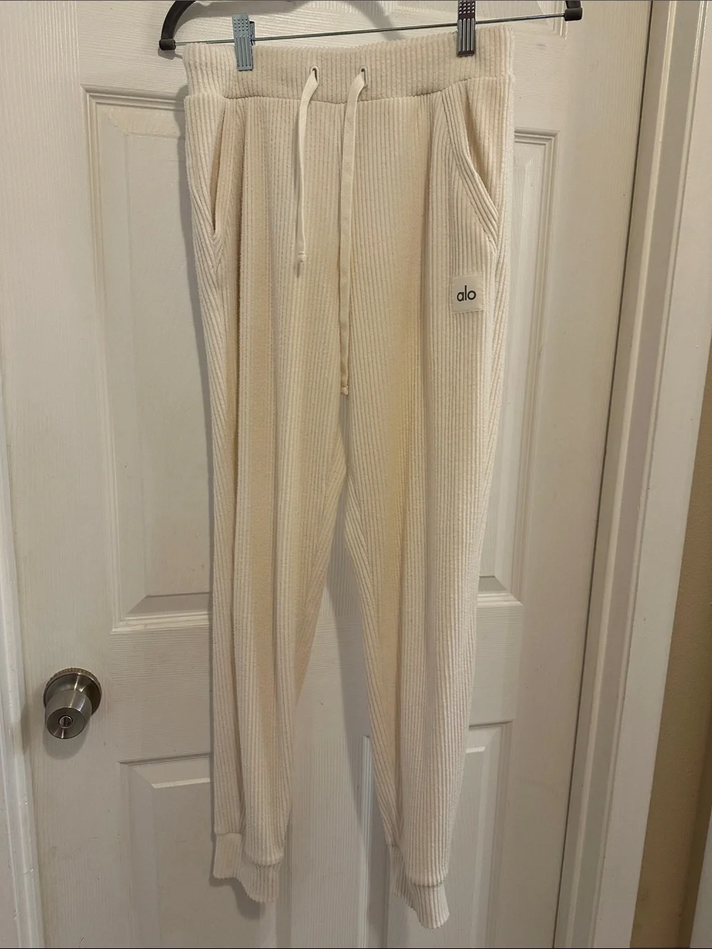 ALO Yoga Cream Ribbed Lounge Joggers with Drawstring